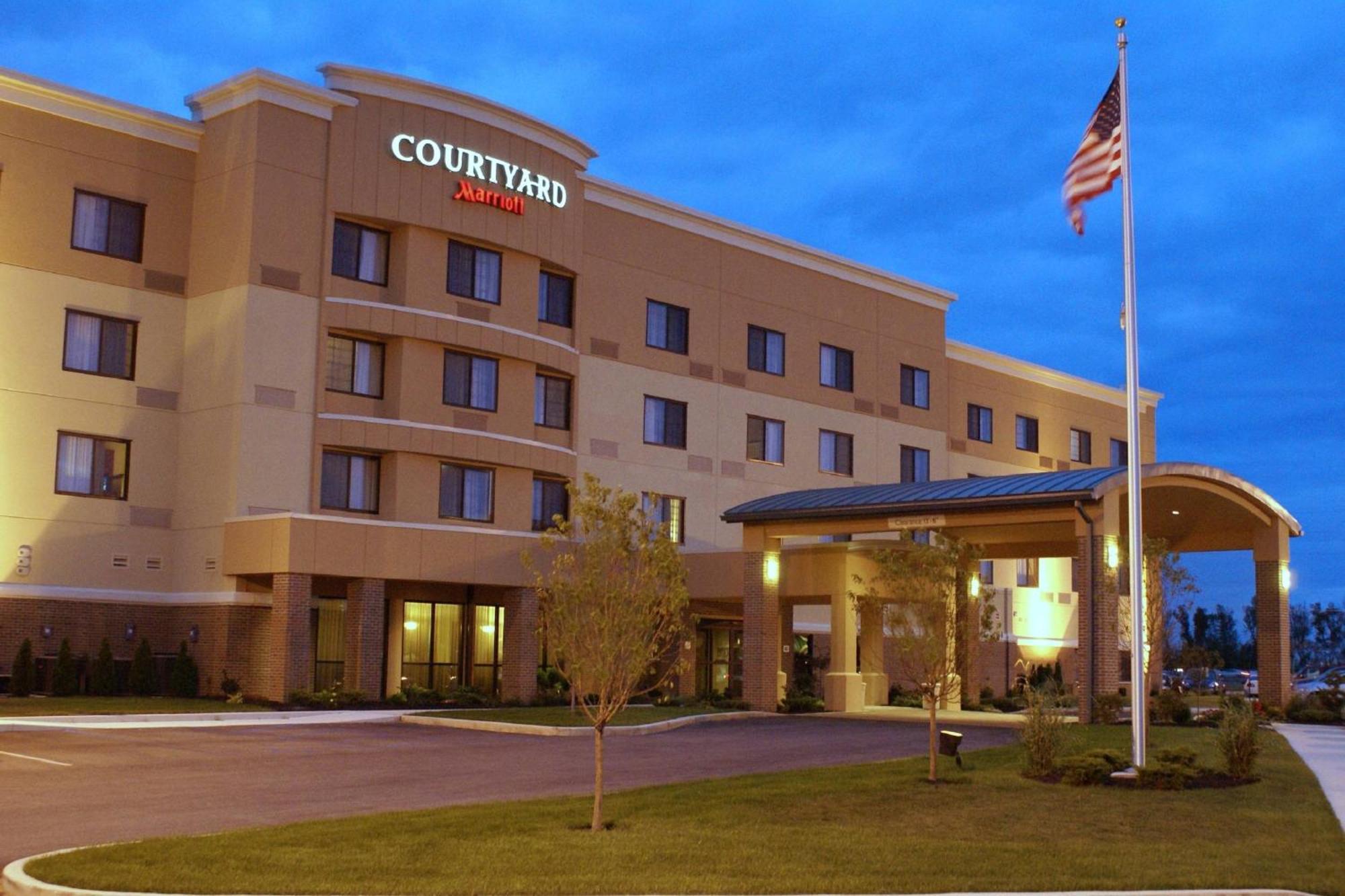 Отель Courtyard Лайма Экстерьер фото
