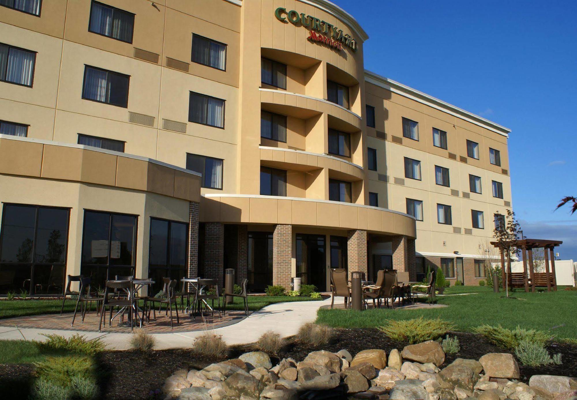 Отель Courtyard Лайма Экстерьер фото